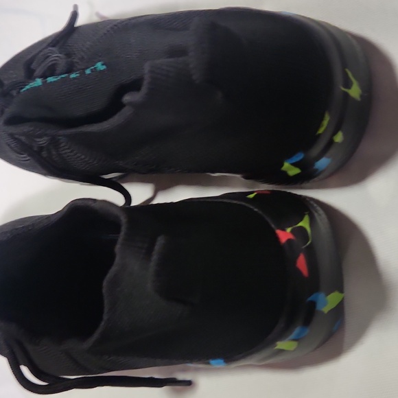 Stylish Black Women's Sneakers - Picture 4 of 4